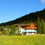 Hotel apartamentowy Kristall