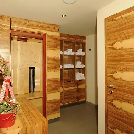 Kristall Aparthotel 3*