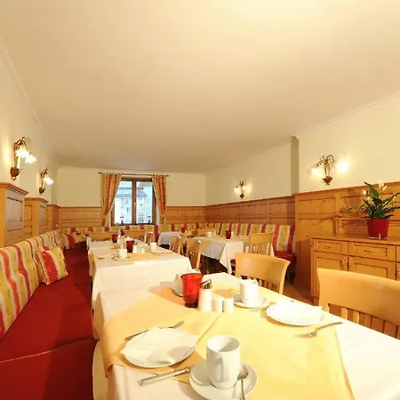 Aparthotel Kristall 3*